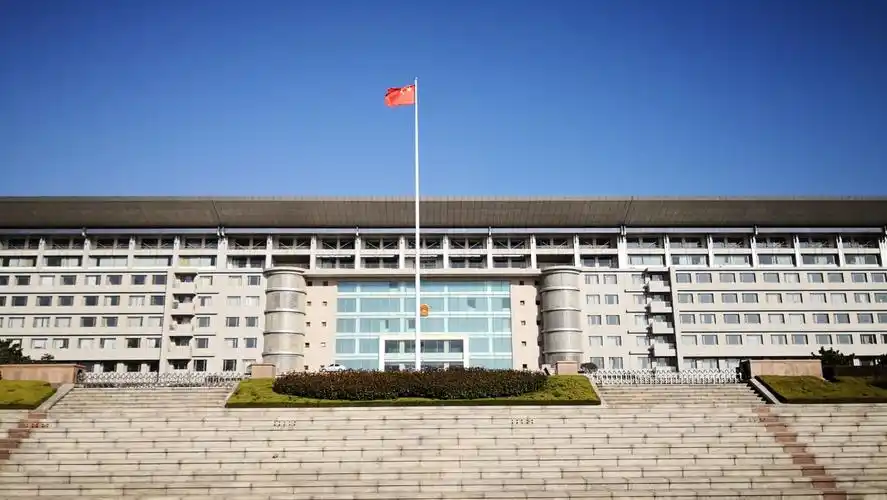 【泰安市人民政府广场】 - 美篇