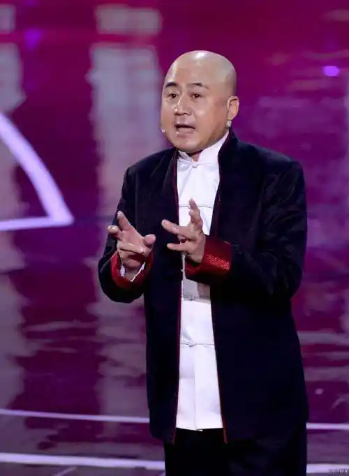 方清平:喝酒喝到了医院,媳妇为了让他戒酒连烧100瓶二锅头_相声_时候