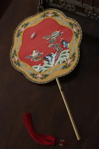精工缂丝仿古宫廷团扇红色缂丝海屋添筹图湘妃竹柄
