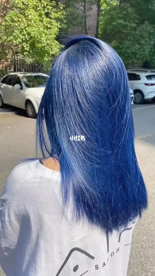 98海洋蓝发色,在光线暗的地方会呈现深蓝的颜色,就像大海深处一样