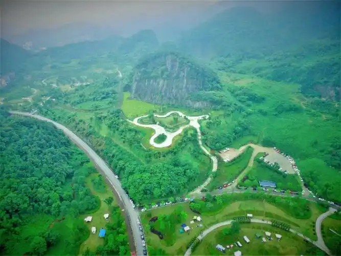 主城周边露营中梁山云峰山矿坑花园