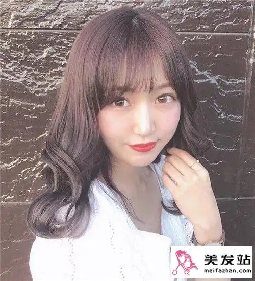 圆脸女生适合的发型设计 不同卷度头瘦脸效果大不一样_发型脸型