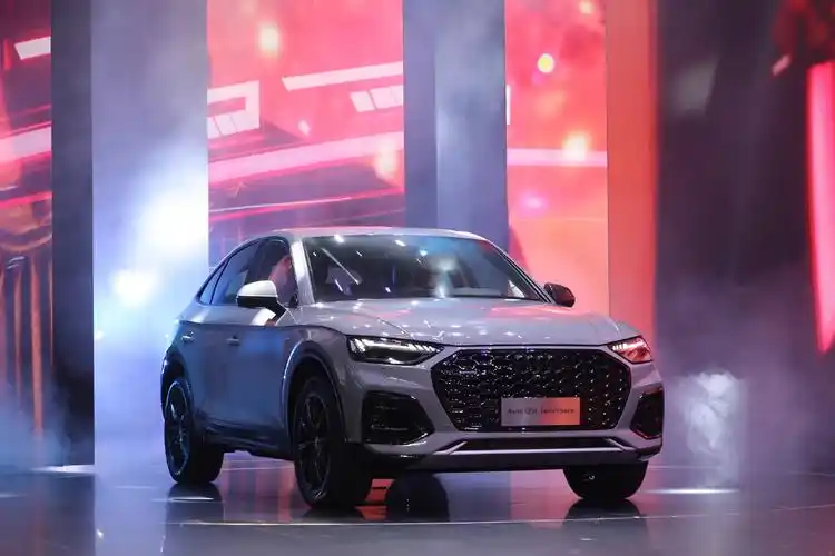 溜背造型oled尾灯保留全新奥迪q5lsportback首发