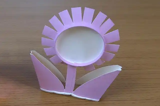 纸杯创意手工:怎么用纸杯做花朵(步骤图解)_机灵班