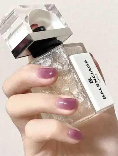 水晶紫美甲15种透沁凉指甲款式推介!夏日必备显白百搭,清新高雅