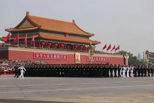 一辆摩托可载58人表演,为什么印度阅兵钟爱摩托?_网易订阅