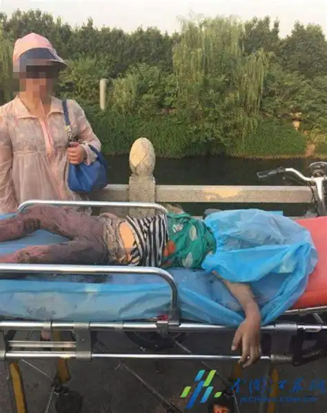 小女孩溺水遗体图片大全溺水美丽女孩抢救图片2022已更新今日更新