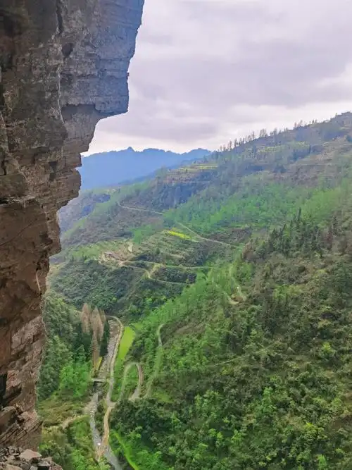 湘西绝壁上的挂壁公路看一次惊艳一次