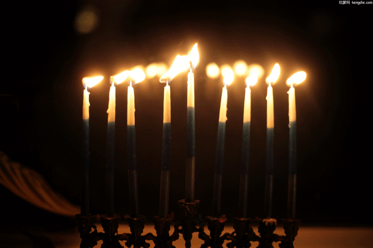 《生日祝福歌》歌词- -演唱: 格格