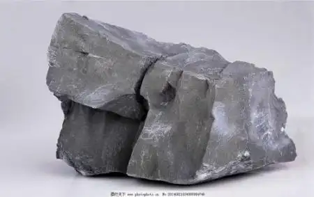 为氧化物类矿物磁铁矿的矿石,属等轴晶系.