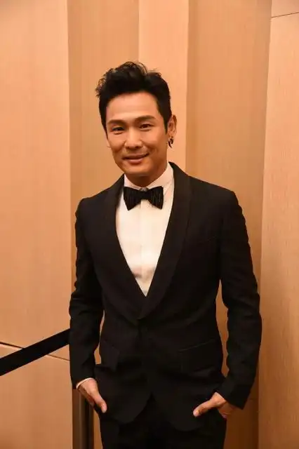 杜德伟即将当爸爸 感叹生孩子太贵了