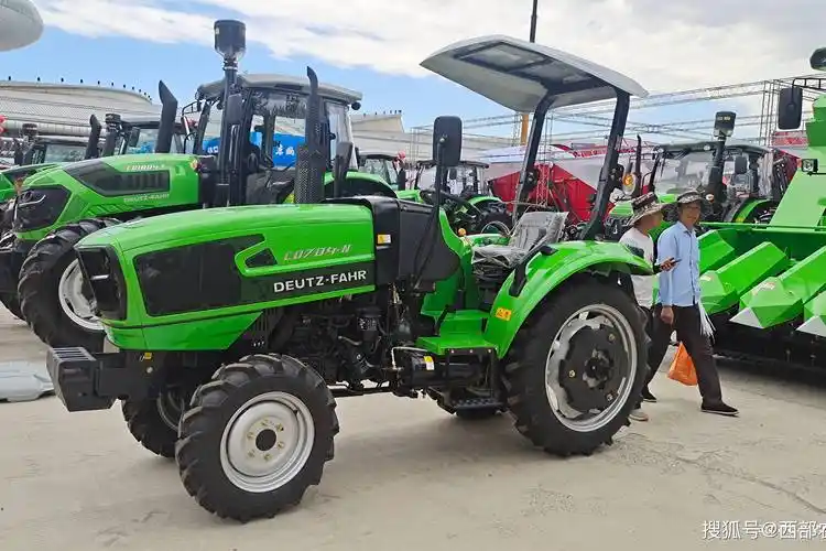 2022新疆农业机械博览会上的道依茨法尔绿精灵cd704拖拉机!