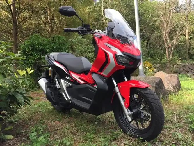 全方位的跨界踏板摩托本田adv150试驾测评