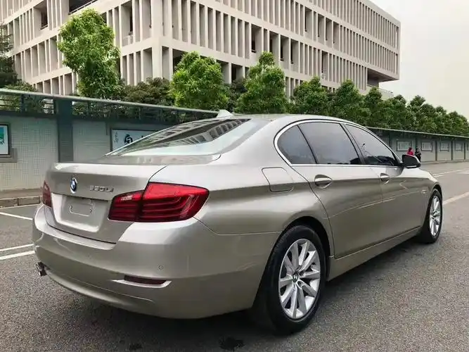 16款宝马530li进口版v630自然吸气香槟金色