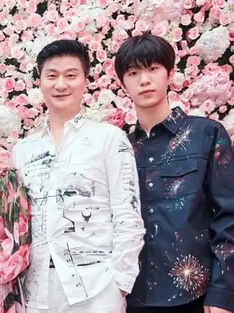 范丞丞旧照差距大鼻子疑加工变美男