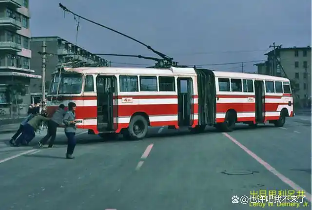 大家好,我是一名老客车爱好者,欢迎大家关注,共同讨论.