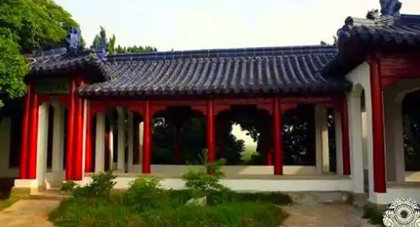 大汉奸汪精卫墓地状况被老蒋用150公斤炸药炸开口袋留有四字