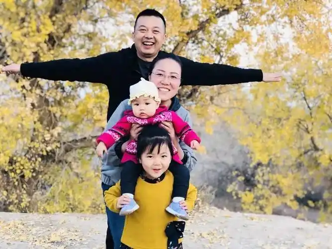 她们就是昌吉市消防救援大队二级指挥员张莹和她的老公新疆消防救援