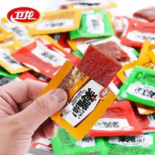 卫龙亲嘴烧辣条儿时麻辣香辣零食辣味零食小吃休闲食品素肉大礼包