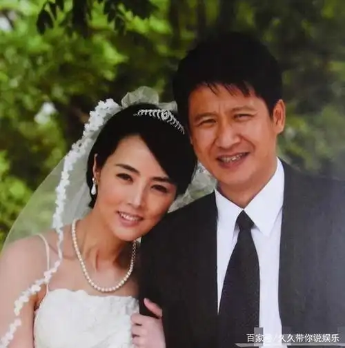 张国强因穷被抛弃,带儿子北漂一举成名,二婚娶"北方张曼玉"
