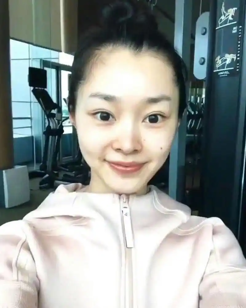 宋轶的素颜真的是非常素啊,但是她的皮肤状态却是相当不错的呢!