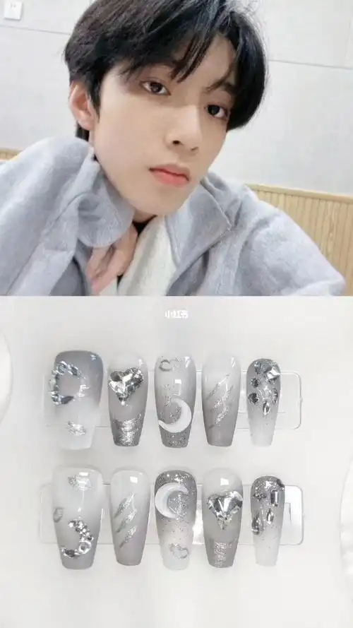 tnt时代少年团刘耀文耀月银白美甲