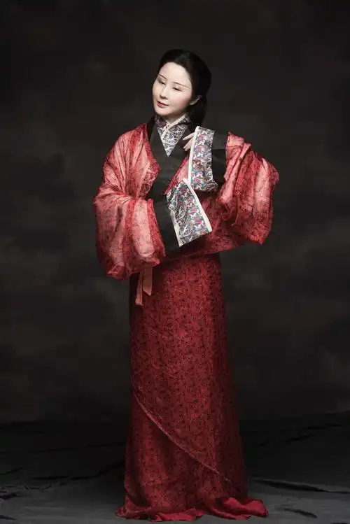 汉服热潮来袭,我们来看看真正出图复原的衣服,看有什么区别_网易订阅