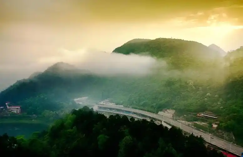 雅关水库"之春"