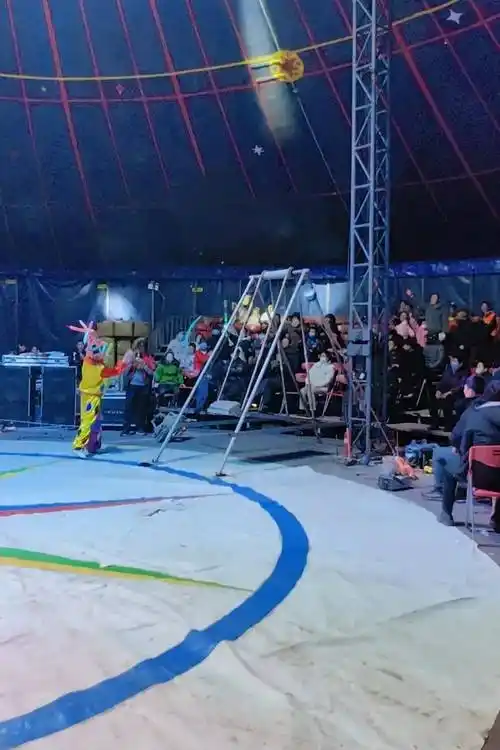 迎新春 兰州河口古镇 山东马戏团精彩上演杂技_表演_游客_翻滚