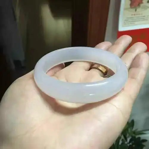 石英岩玉手镯,冰清玉洁,怎能不爱