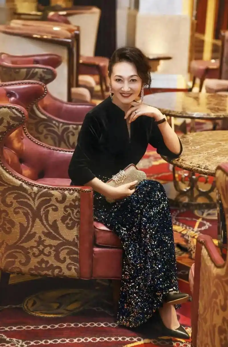 腾格尔的前妻逆生长 哈斯高娃是随着时间的推移而变得越来越漂亮的