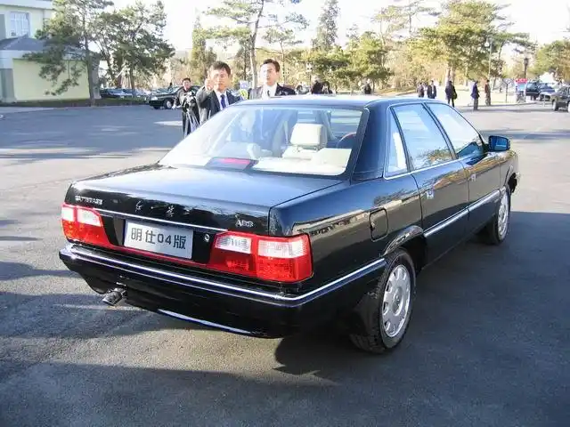 红旗明仕04版后部图片