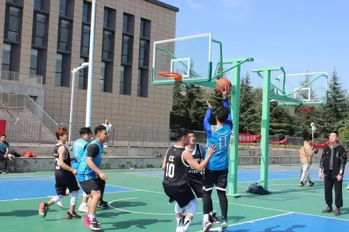 秋日赛场经济学院育德杯篮球赛拉开序幕