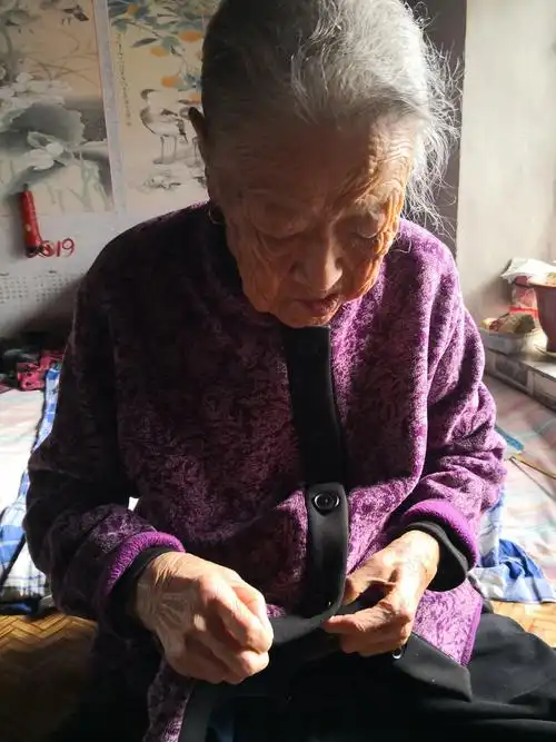 敬爱的老娘得病前后的样子.看后让人心痛.