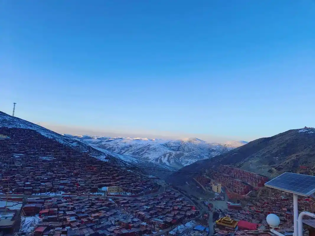 色达喇荣五明佛学院.