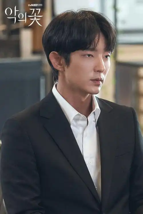 恶之花大结局剧照公开李准基站上法庭