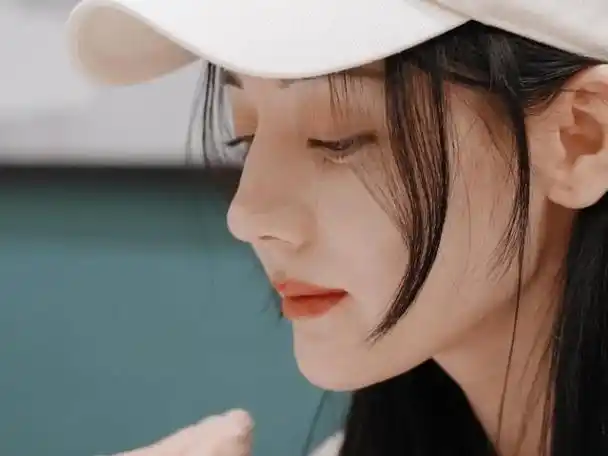 迪丽热巴的魅力:侧颜之美与灵动之魅