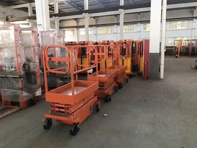 迷你自行式升降机小型全自动升降平台迷你型剪叉电动液压升降车