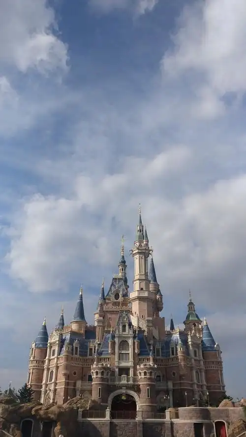 16年拍的迪士尼城堡正面照原图无修改喜欢的可以自己下载了去调参数