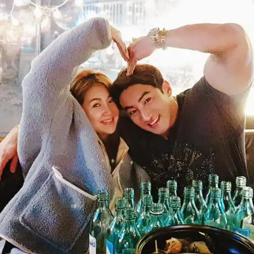 韩国健美偶像黄哲勋举行火爆的健美婚礼开启甜美健美人生