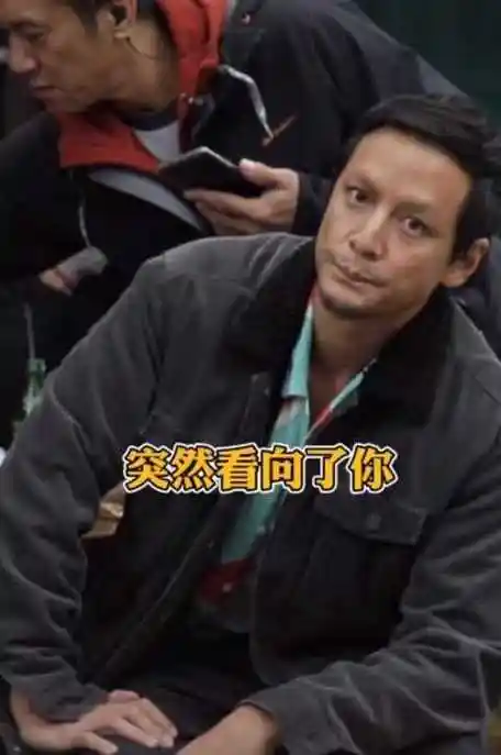 46岁吴彦祖撞脸苏大强,皮肤松弛皱纹明显,半裸肌肉显硬汉本色_腾讯