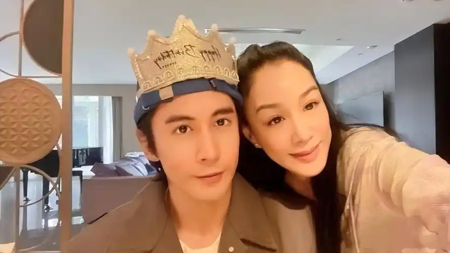 2015年,钟丽缇与第三任丈夫张伦硕因参加综艺节目《如果爱》相识,节目