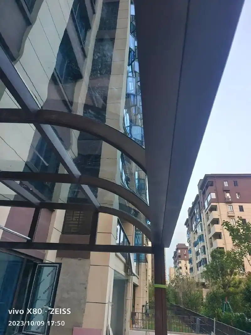 阳光房制作安装 #玻璃顶棚效果图 #门窗人的日常弯弧阳光房 - 兑趑