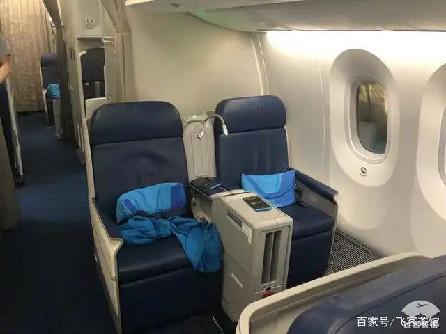 单程近两万的厦航波音788头等舱体验,杭州到厦门上座率很高