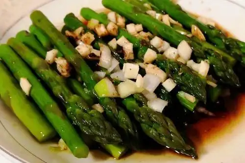 shuigirl-玄米布做的蒜蓉白灼芦笋