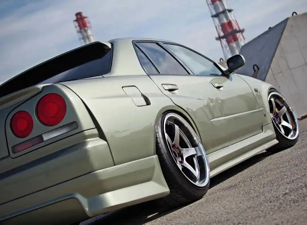 四门版gt-r?日产skyline r34改装
