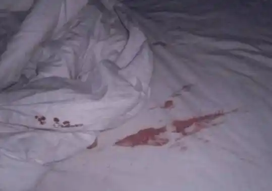 这名大学生因为在入住酒店时非常的累了,进了酒店房间里就直接上床