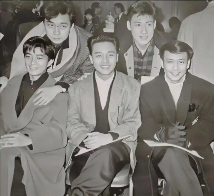 香港明星老照片,照片中你能认出几个人?