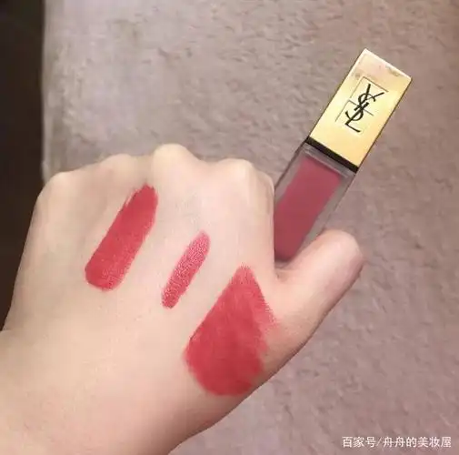 圣罗兰哑光丝绒雾面唇釉,轻松画出唇间温柔