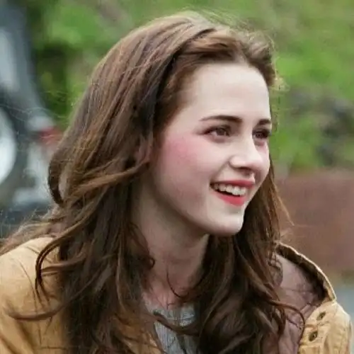 请问大家有没有咧嘴笑的,笑起来很清澈很干净的女孩子头像